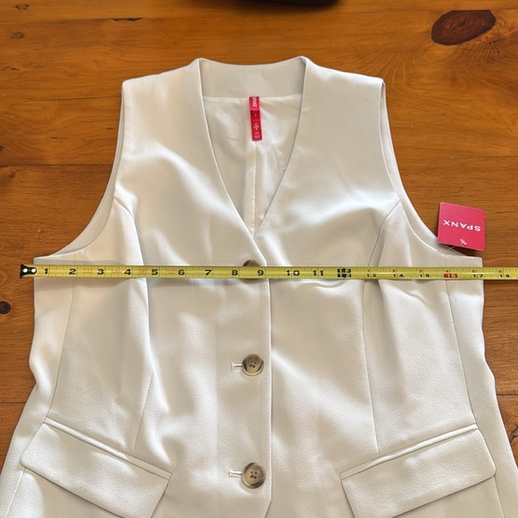 SPANX® Carefree Crepe Vest Top w/ No-Show Coverage. - Picture 12 of 14